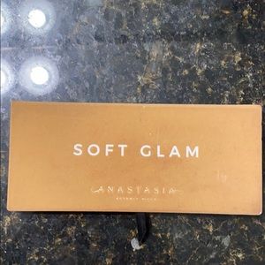 ABH soft glam palette